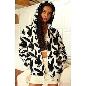 💥EFFORTLESSLY COOL💥Playboy Sherpa Hooded Jacket in Playboy Bunny Print